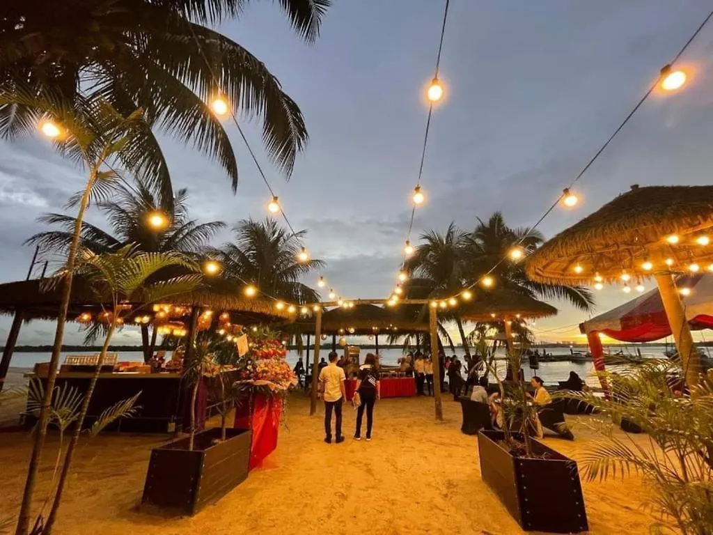 精简设计两卧两卫海景公寓2-4人入住 金海湾danga Bay Johor Bahru 0*,  Malezya