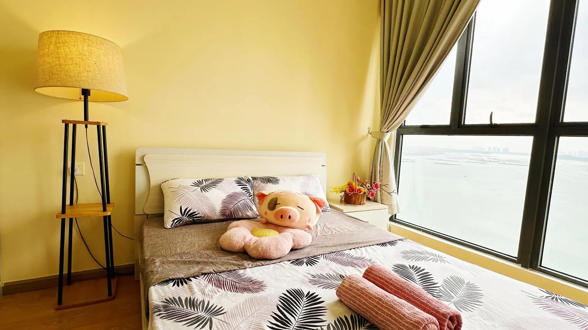 精简设计两卧两卫海景公寓2-4人入住 金海湾danga Bay Johor Bahru