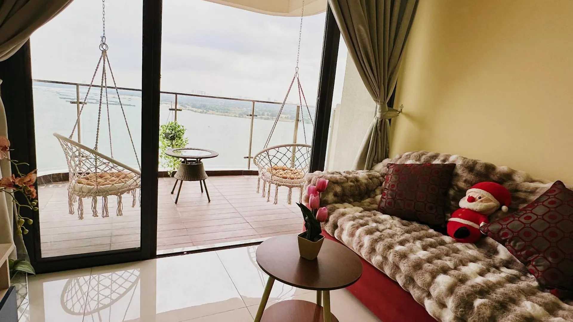 精简设计两卧两卫海景公寓2-4人入住 金海湾danga Bay Johor Bahru 0*,