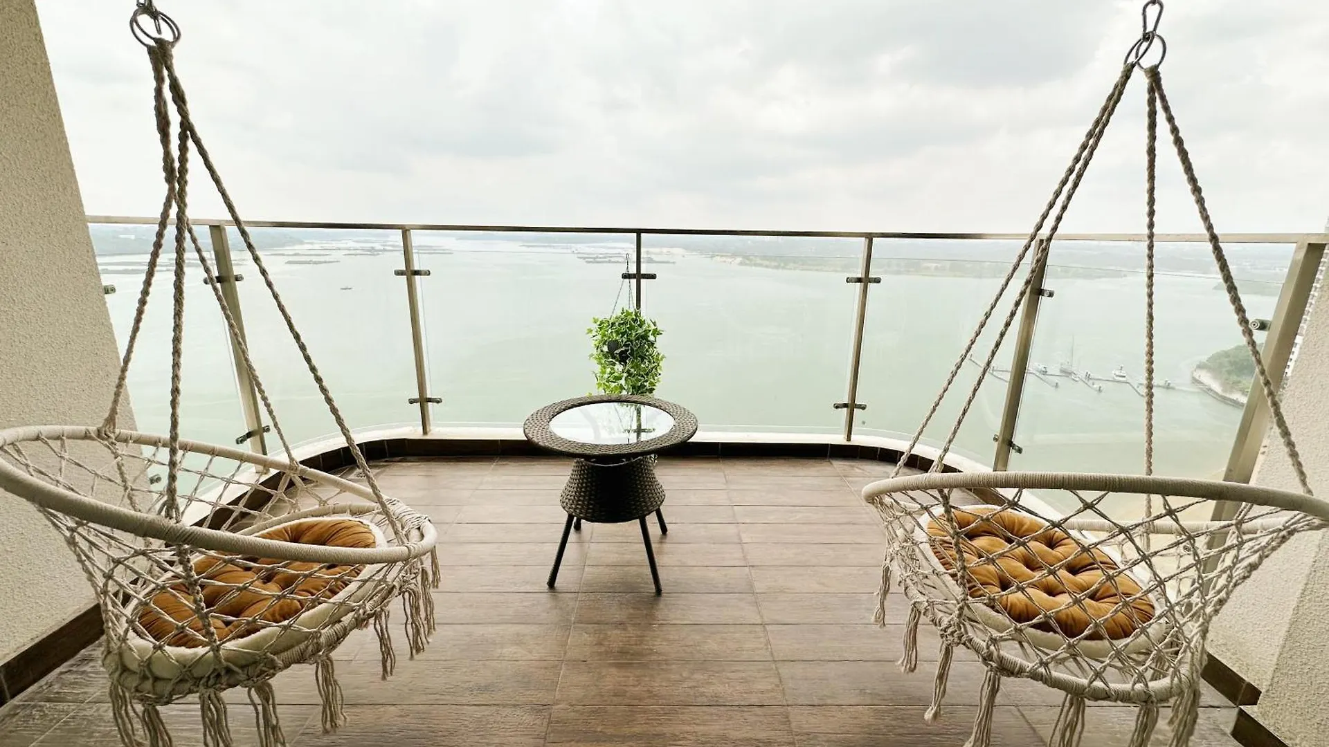 精简设计两卧两卫海景公寓2-4人入住 金海湾danga Bay Johor Bahru Daire