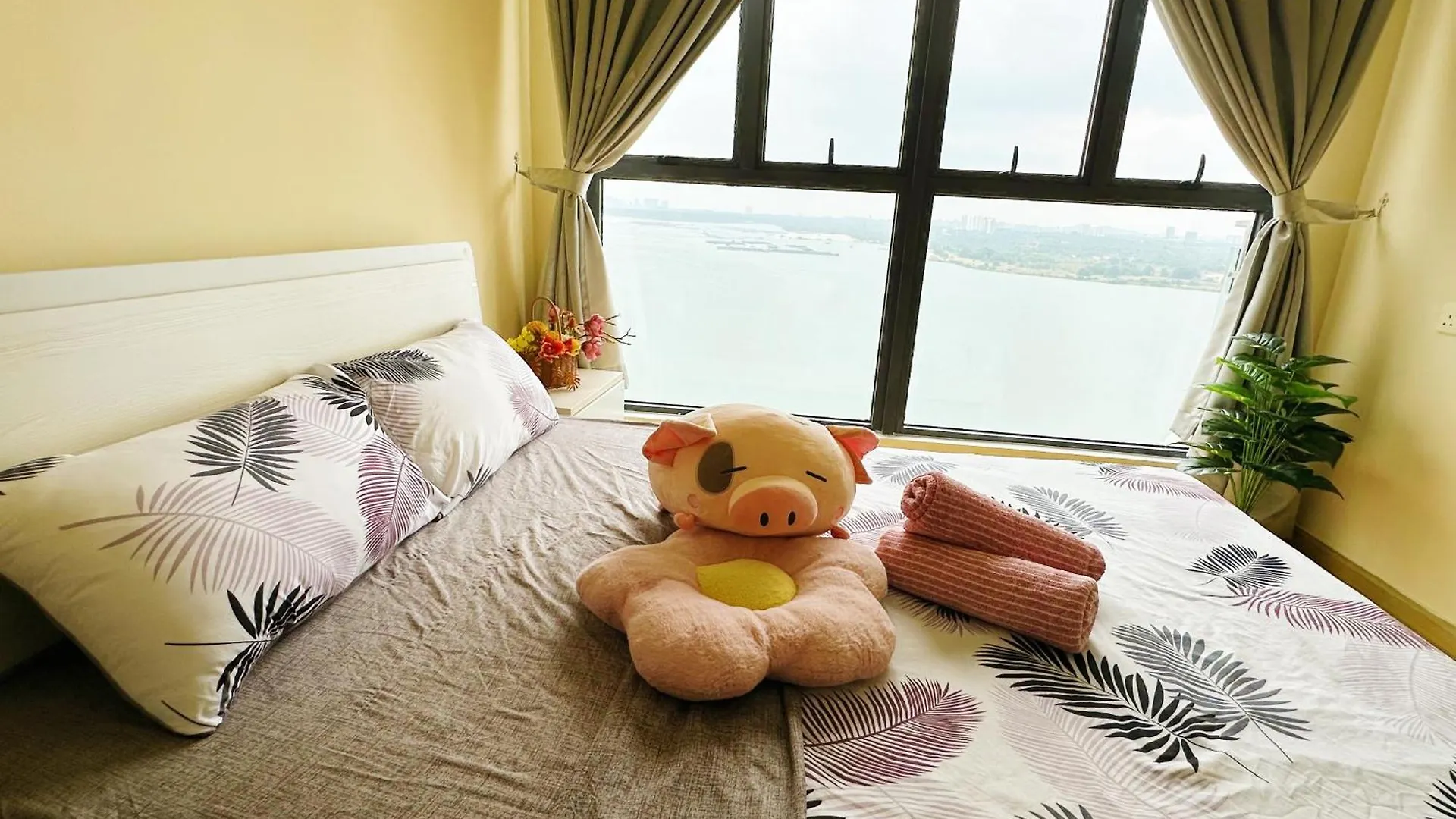 精简设计两卧两卫海景公寓2-4人入住 金海湾danga Bay Johor Bahru