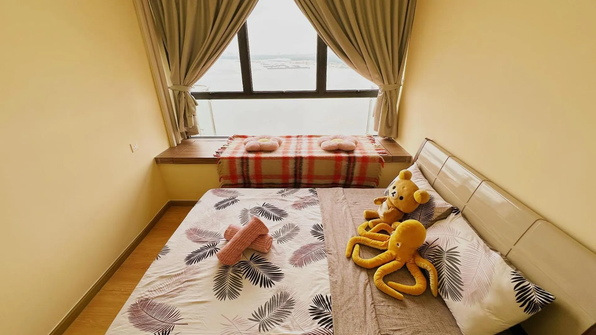 精简设计两卧两卫海景公寓2-4人入住 金海湾danga Bay Johor Bahru Malezya