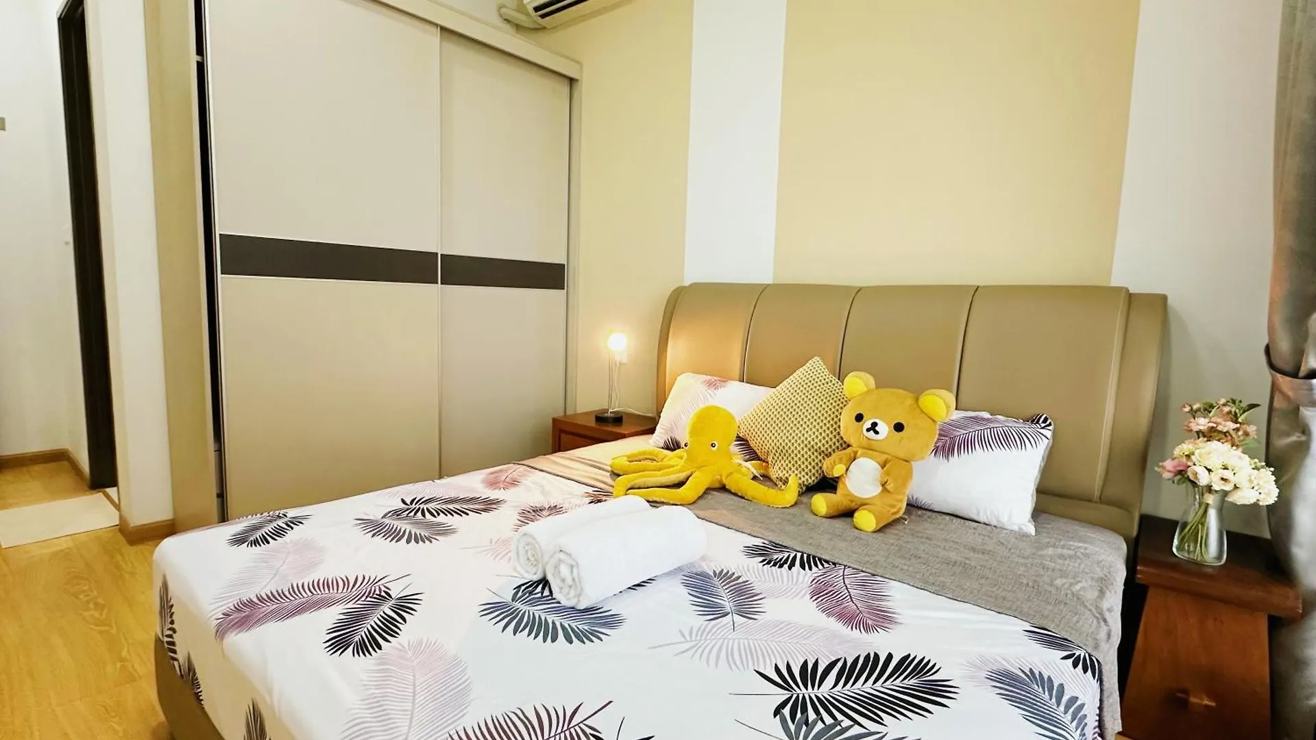 精简设计两卧两卫海景公寓2-4人入住 金海湾danga Bay Johor Bahru Malezya