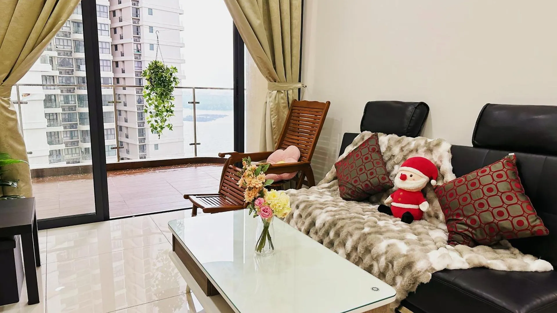 精简设计两卧两卫海景公寓2-4人入住 金海湾danga Bay Johor Bahru