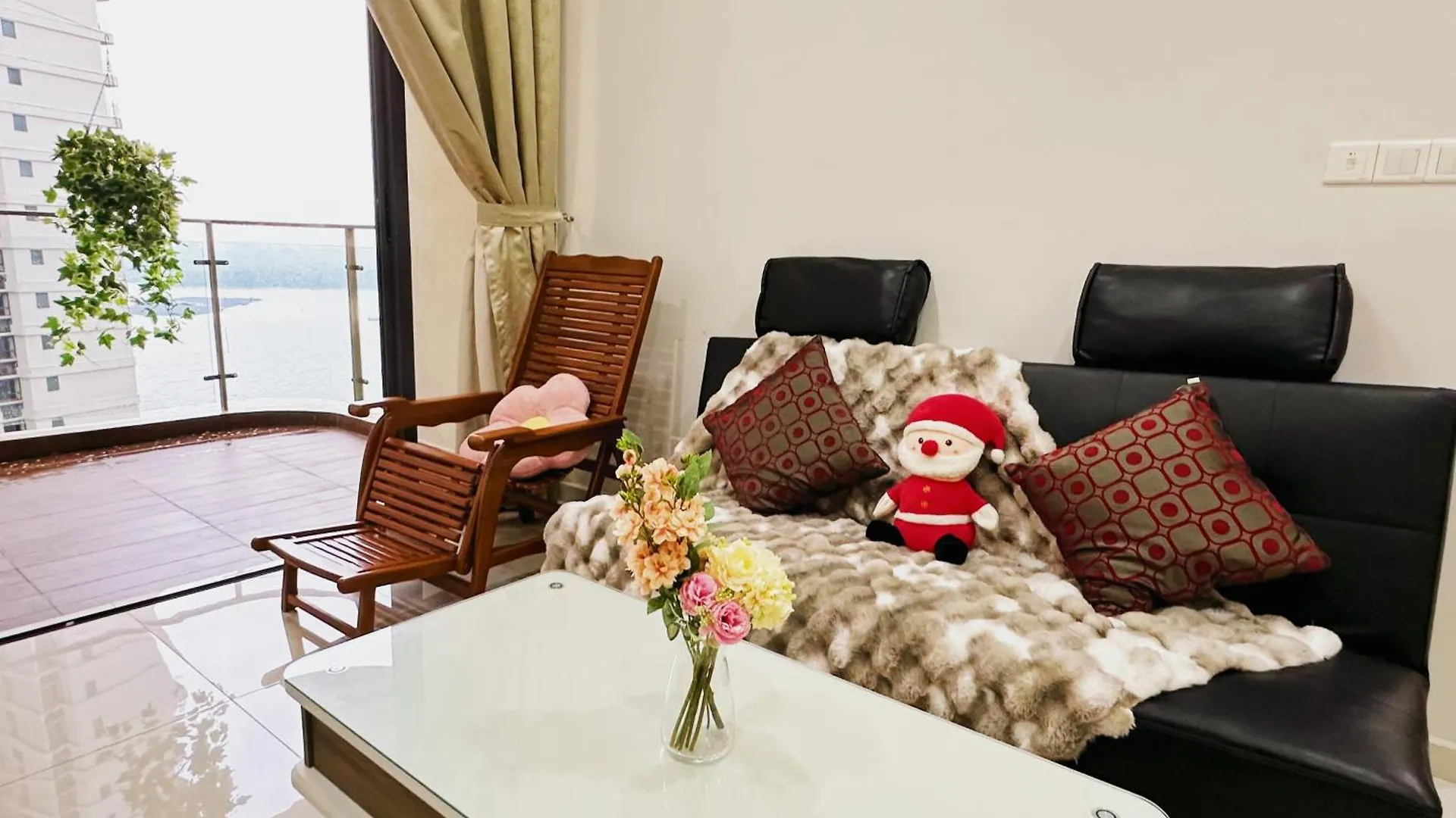 精简设计两卧两卫海景公寓2-4人入住 金海湾danga Bay Johor Bahru Malezya