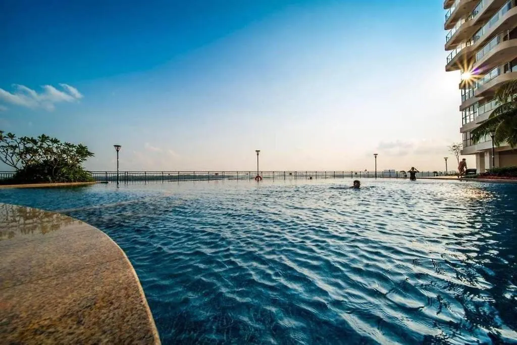 精简设计两卧两卫海景公寓2-4人入住 金海湾danga Bay Johor Bahru 0*,  Malaysia